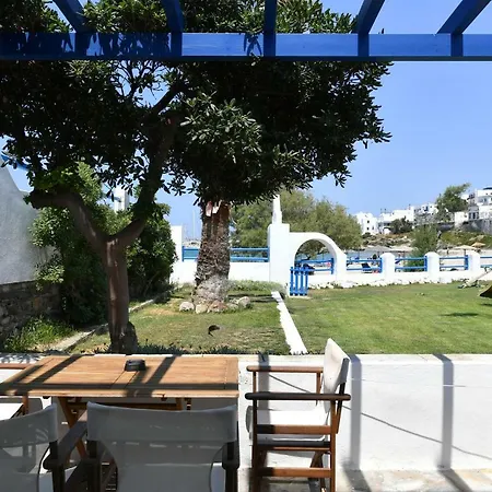 Manis Naousa (Paros)
