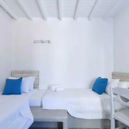 Manis Naousa (Paros)